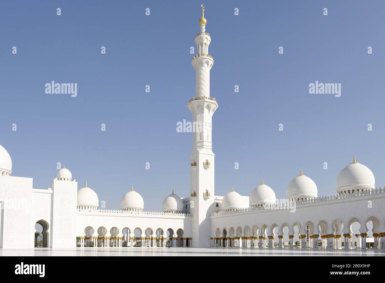 Cortile Interno Della Moschea Sheikh Zayed Bin Sultan Al Nahyan, Emirati Arabi Uniti, Medio Oriente, Asia, Foto Stock