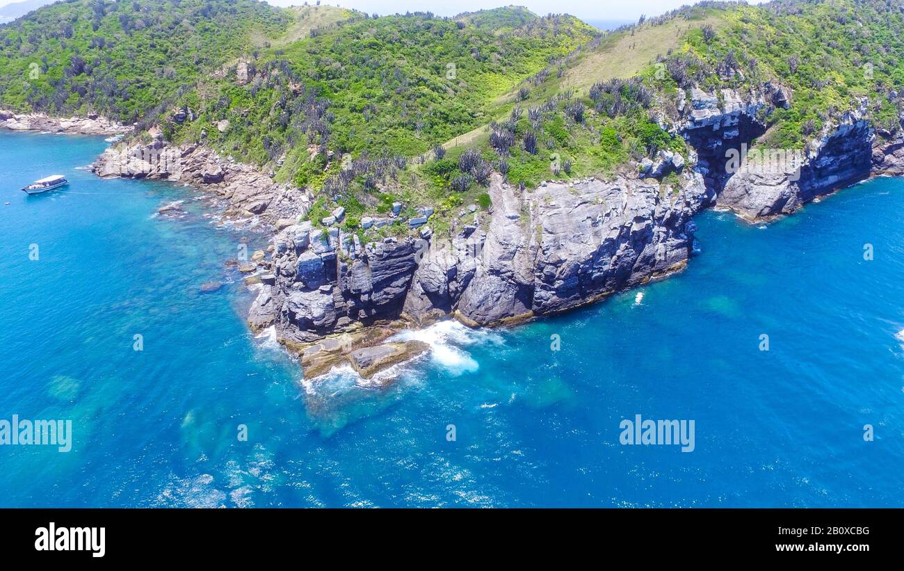 Veduta aerea dell'isola atlantica a Cabo Frio, Brasile Foto Stock