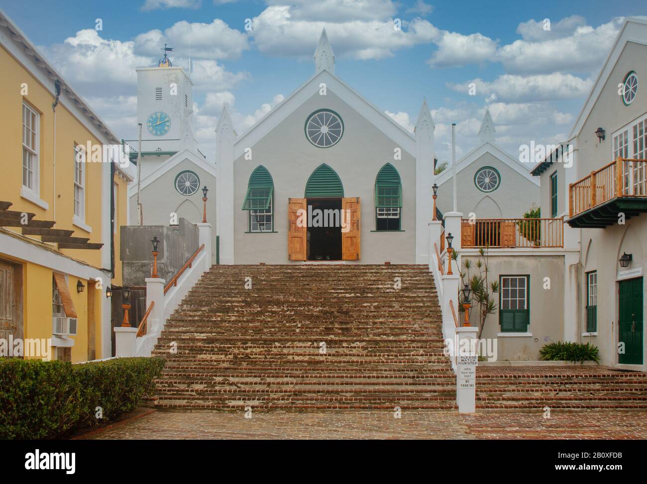 Antica chiesa cattolica in cima A Brick Steps Foto Stock