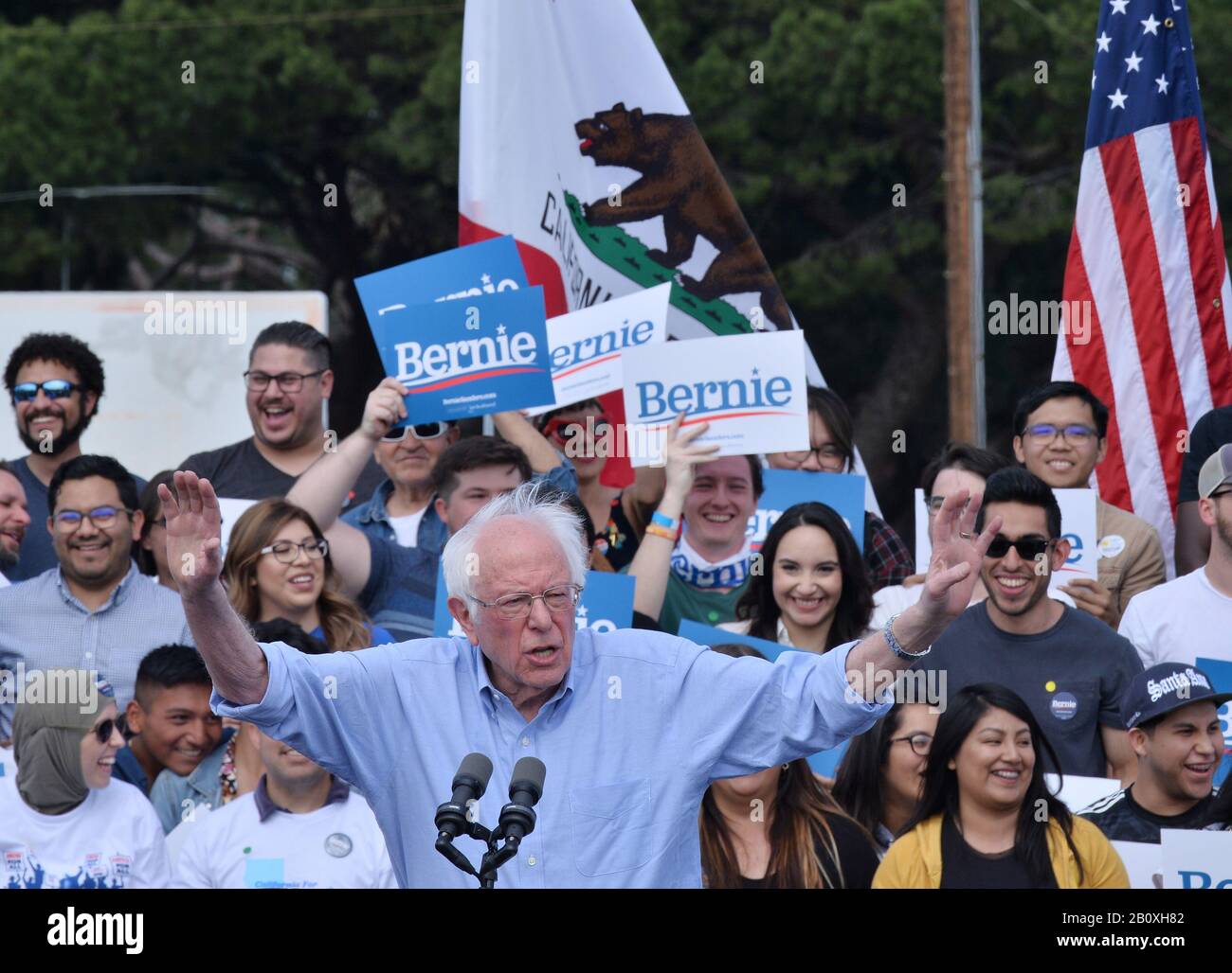 Santa Ana, Stati Uniti. 21st Feb, 2020. Bernie Sanders (i-VT), candidato democratico alla presidenza, tiene un raduno Per La prima Uscita alla Valley High School di Santa Ana, California, venerdì 21 febbraio 2020. Sanders sta facendo una campagna in vista del 2020 California Democratic Primary il 3 marzo. La California ha spostato la sua primaria democratica da giugno a prima del Super Martedì per avere un’influenza politica molto maggiore come stato primario iniziale. Foto di Jim Ruymen/UPI Credit: UPI/Alamy Live News Foto Stock