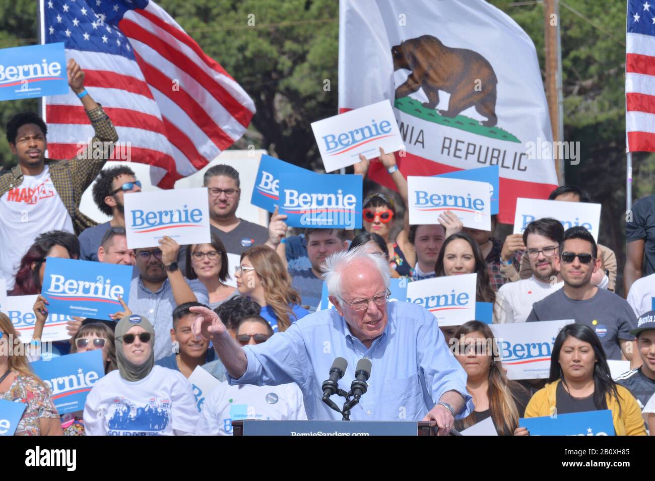 Santa Ana, Stati Uniti. 21st Feb, 2020. Bernie Sanders (i-VT), candidato democratico alla presidenza, tiene un raduno Per La prima Uscita alla Valley High School di Santa Ana, California, venerdì 21 febbraio 2020. Sanders sta facendo una campagna in vista del 2020 California Democratic Primary il 3 marzo. La California ha spostato la sua primaria democratica da giugno a prima del Super Martedì per avere un’influenza politica molto maggiore come stato primario iniziale. Foto di Jim Ruymen/UPI Credit: UPI/Alamy Live News Foto Stock
