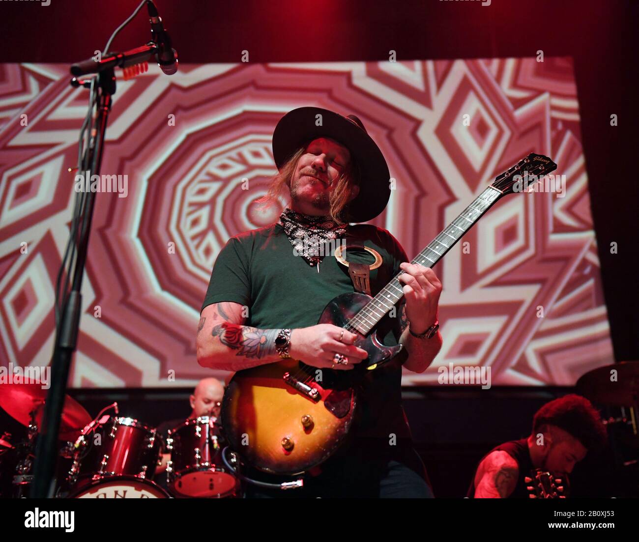 19 febbraio 2020, Norfolk, Virginia, USA: IL membro della Allman Betts Band DEVON ALLMAN porta le marmellate alla Norva a Norfolk, Virginia, il 19 febbraio 2020. Â© Jeff Moore 2020 (Credit Image: © Jeff Moore/Zuma Wire) Foto Stock