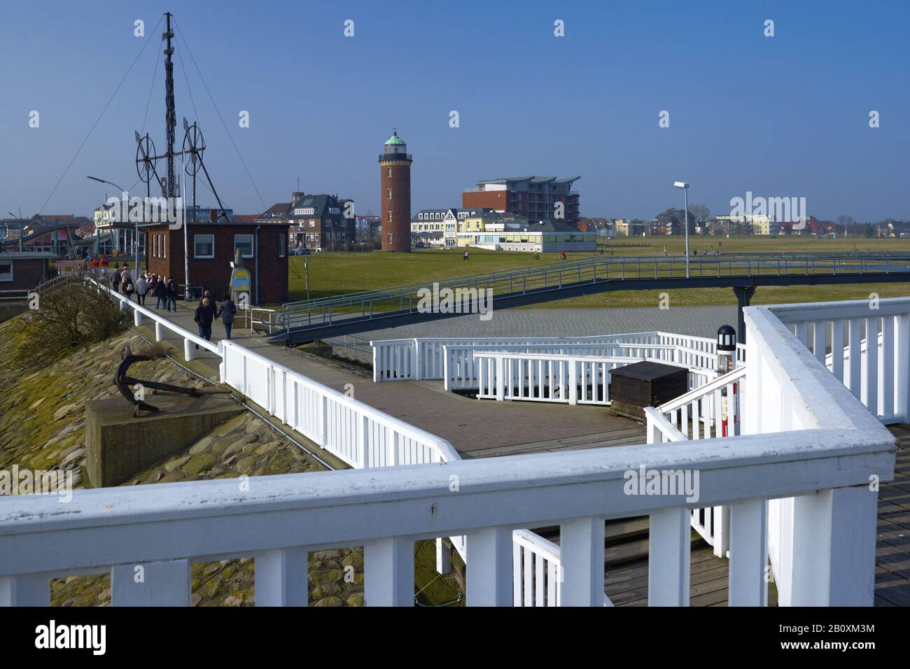 Landungsbrücke presso l'Alte Liebe a Cuxhaven con faro di Amburgo, bassa Sassonia, Germania, Foto Stock