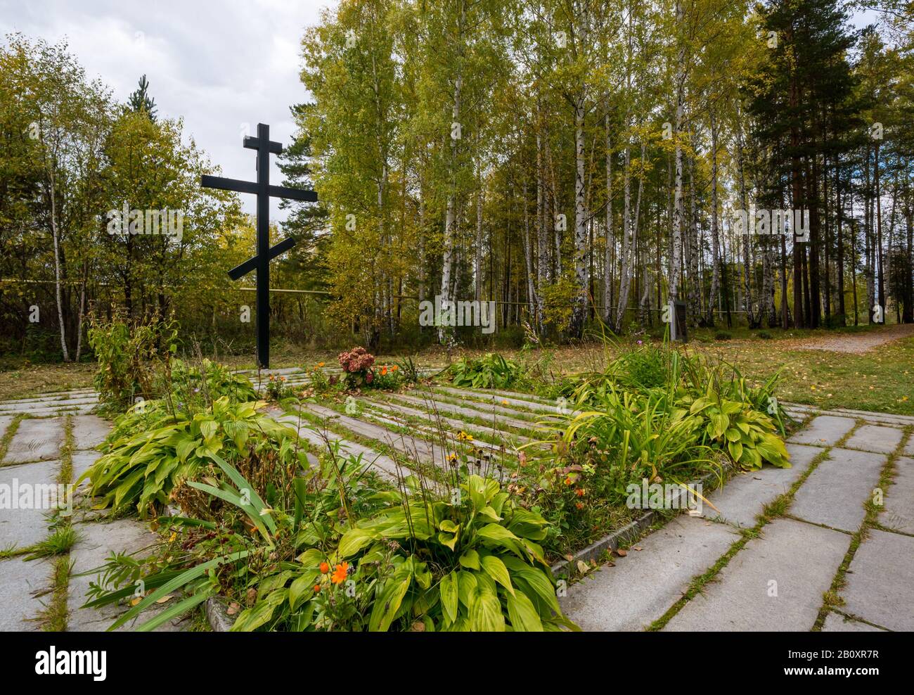 Luogo commemorato con croce di romanov famiglia sepoltura luogo, Ekaterinburg, Siberia, Federazione russa Foto Stock