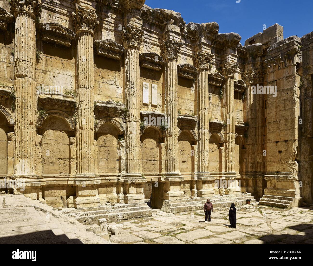 All'interno del tempio di Bacco nell'antica città di Baalbek, Libano, Foto Stock