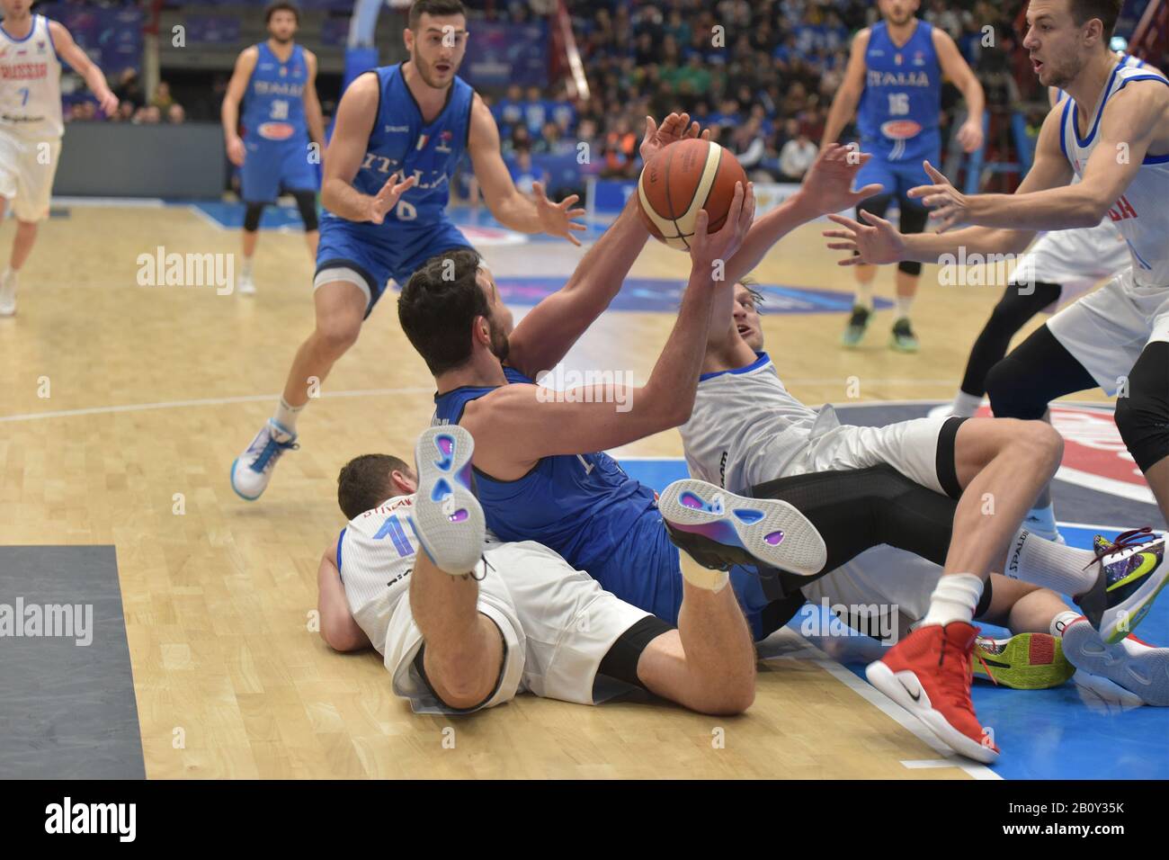 Nazionale italiana di basket Italia vs Russia al PalaBarbuto di Napoli. L'Italia batte, la Russia. , . Campionati Europei. (Foto Di Massimo Solimene/Pacific Press) Credit: Pacific Press Agency/Alamy Live News Foto Stock