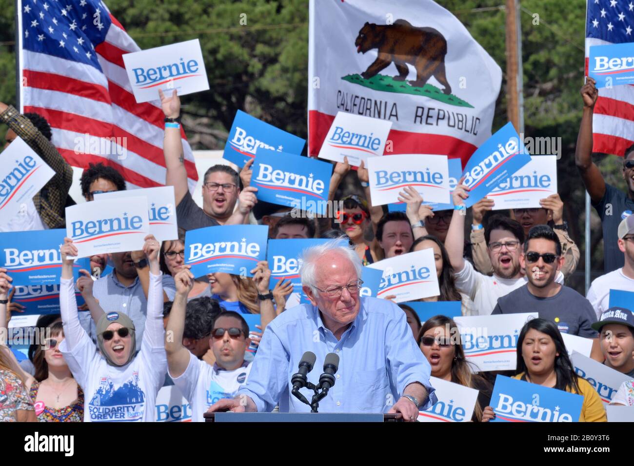 Santa Ana, Stati Uniti. 21st Feb, 2020. Bernie Sanders (i-VT), candidato democratico alla presidenza, tiene un raduno Per La prima Uscita alla Valley High School di Santa Ana, California, venerdì 21 febbraio 2020. Sanders sta facendo una campagna in vista del 2020 California Democratic Primary il 3 marzo. La California ha spostato la sua primaria democratica da giugno a prima del Super Martedì per avere un’influenza politica molto maggiore come stato primario iniziale. Foto di Jim Ruymen/UPI Credit: UPI/Alamy Live News Foto Stock