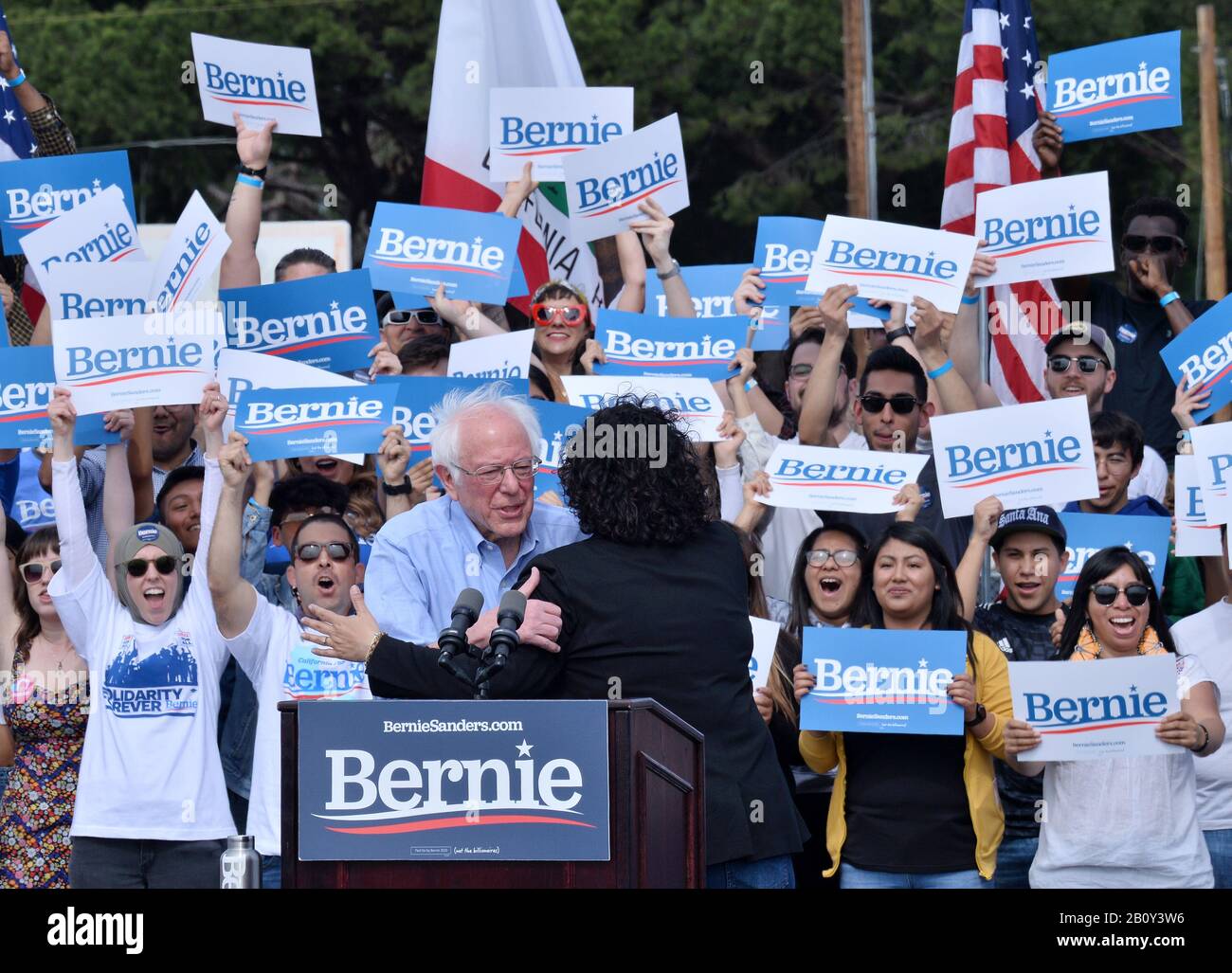 Santa Ana, Stati Uniti. 21st Feb, 2020. Bernie Sanders (i-VT), candidato democratico alla presidenza, tiene un raduno Per La prima Uscita alla Valley High School di Santa Ana, California, venerdì 21 febbraio 2020. Sanders sta facendo una campagna in vista del 2020 California Democratic Primary il 3 marzo. La California ha spostato la sua primaria democratica da giugno a prima del Super Martedì per avere un’influenza politica molto maggiore come stato primario iniziale. Foto di Jim Ruymen/UPI Credit: UPI/Alamy Live News Foto Stock