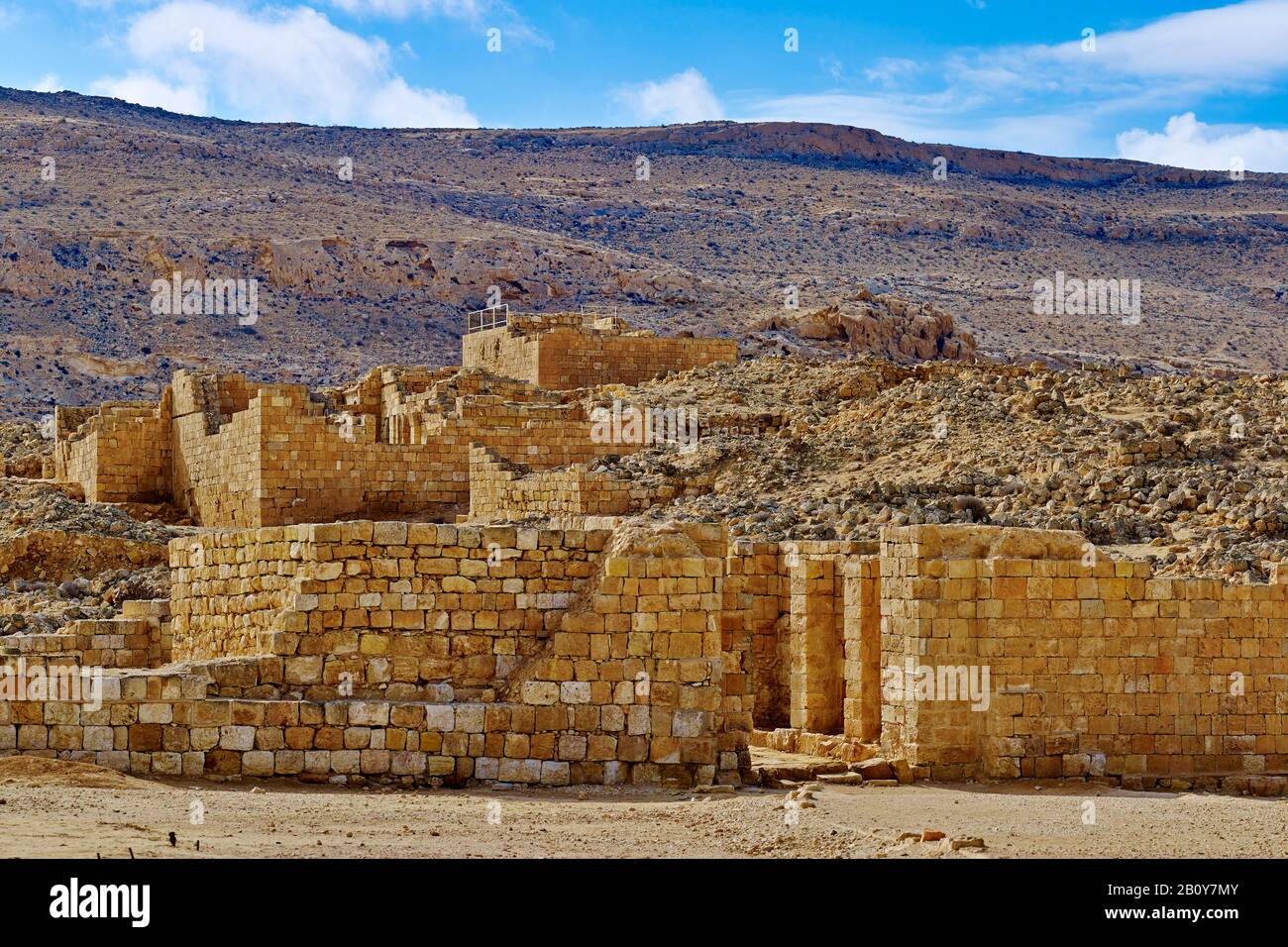 Porta e torre dell'insediamento di Mamshit Nabataean sulla Incentse Route, deserto di Negev, Israele, Foto Stock