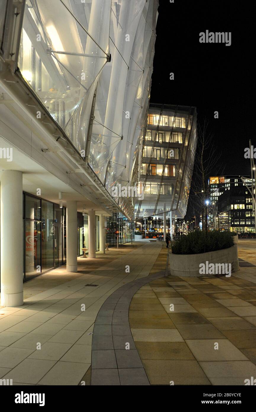 Cafe, architettura urbana moderna, Unilever House, Großer Grasbrook, Hafencity, Città anseatica di Amburgo, Germania, Foto Stock