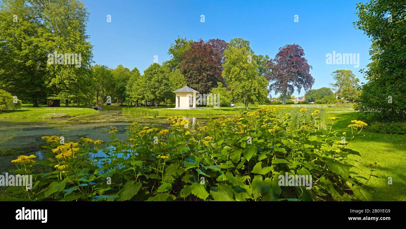 Padiglione del tè nel giardino dei fiori nei giardini del palazzo di Ludwigslust, distretto di Ludwigslust-Parchim, Mecklenburg-West Pomerania, Germania, Foto Stock