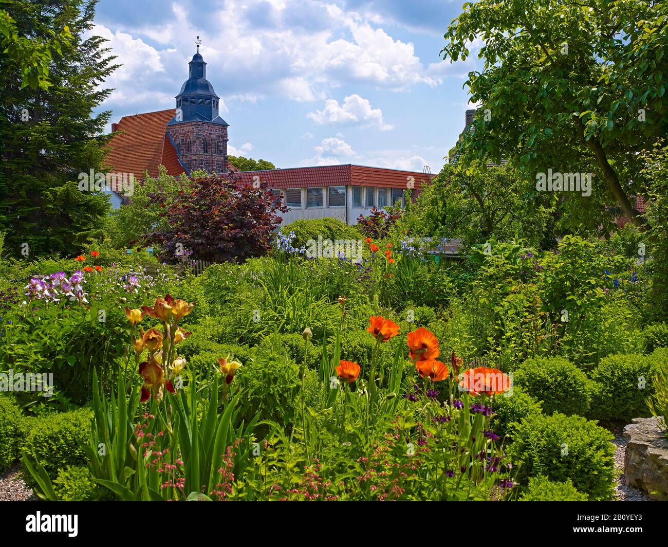 Sophiengarten con chiesa di mercato nel centro storico di Eschwege, Werra-Meißner-Kreis, Hesse, Germania, Foto Stock