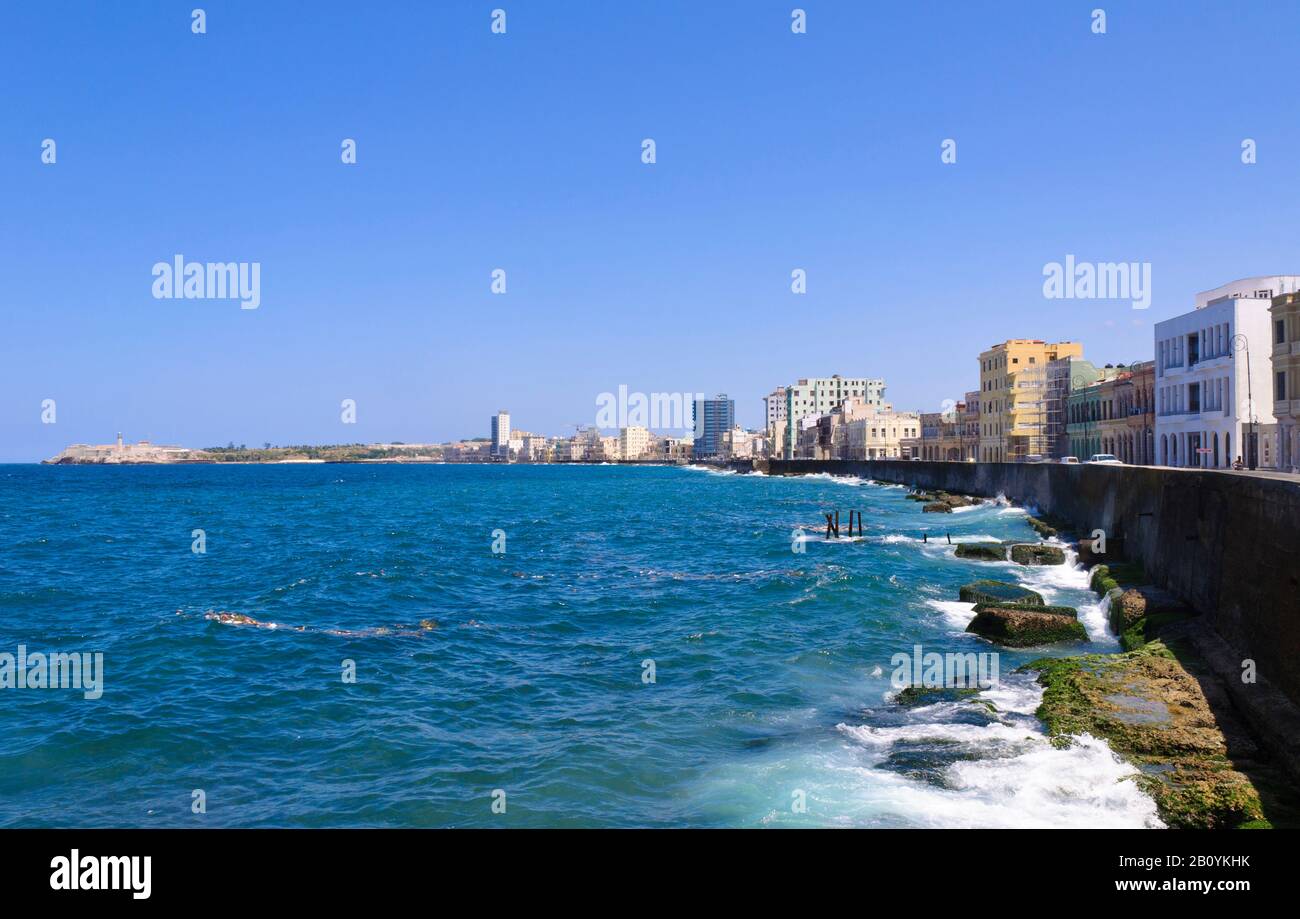 Vista da Malecon in direzione est, Havana, Cuba, Caraibi, Foto Stock