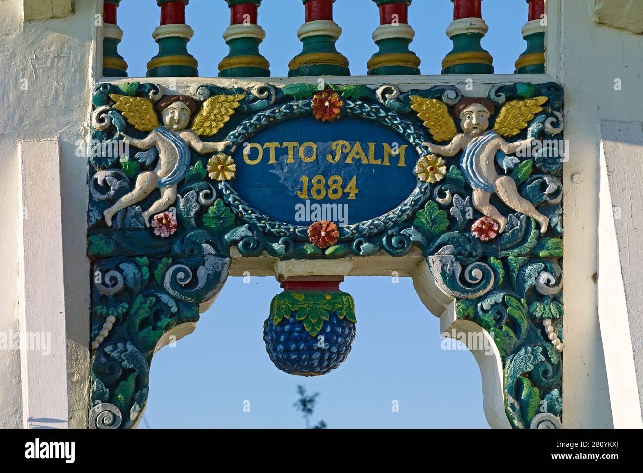 Particolare della porta cerimoniale di una fattoria di Altländer a Neuenfelde, Altes Land, Città anseatica di Amburgo, Germania, Foto Stock