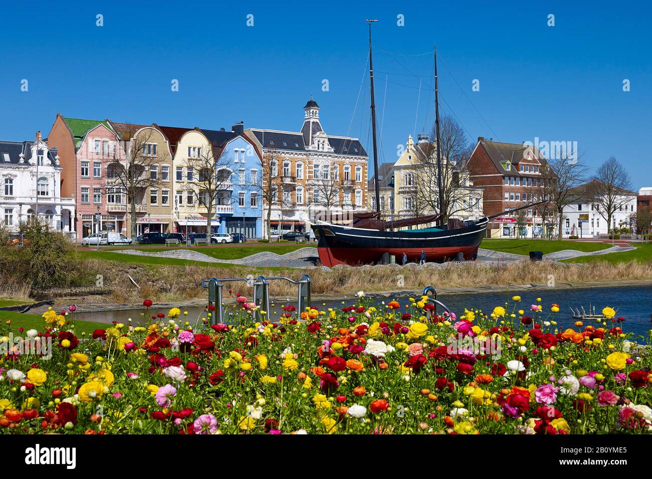 Deichstrasse con nave museo Hermine a Cuxhaven, Bassa Sassonia, Germania, Foto Stock