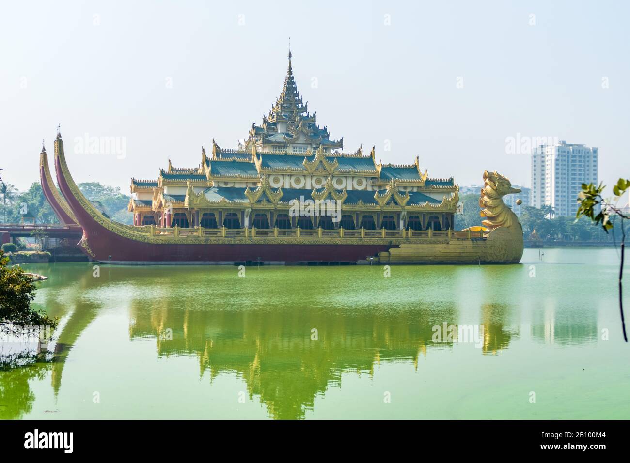 Dragon Boat Sul Lago Kandawgyi Yangon Birmania Foto Stock