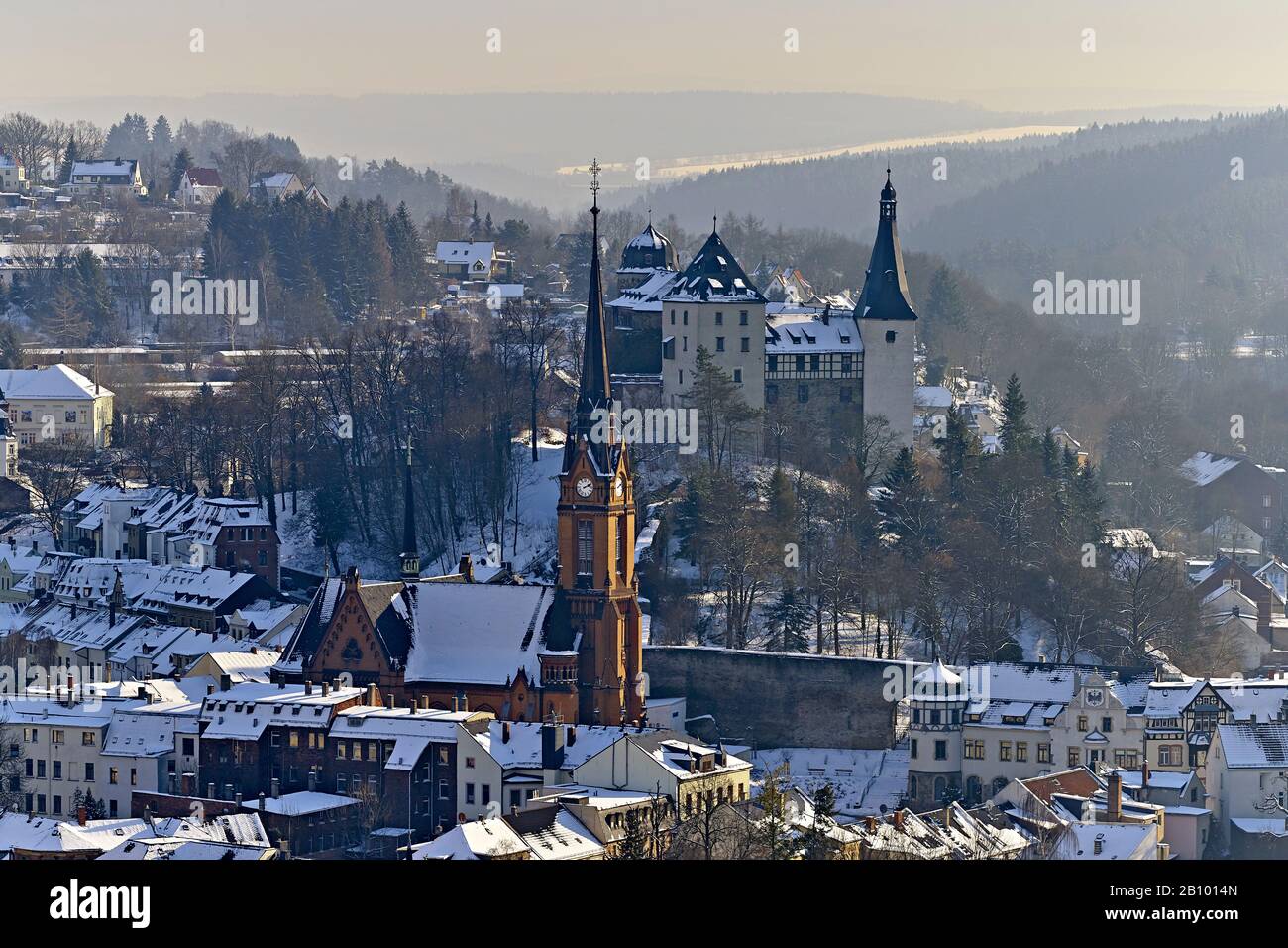 Luogo con chiesa e castello Mylau, Vogtland, Sassonia, Germania Foto Stock