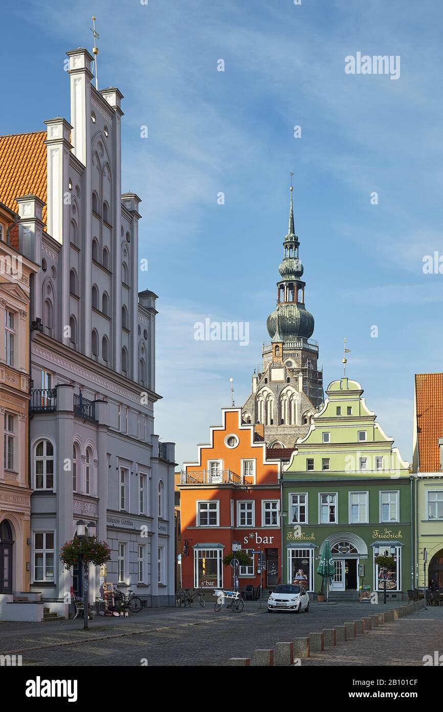 Città vecchia con Cattedrale di San Nicola a Greifswald, Mecklenburg-Vorpommern, Germania Foto Stock