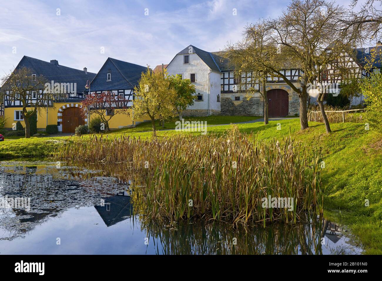 Nitschareuth, storico villaggio verde con Fachwerkhof, Turingia, Germania Foto Stock