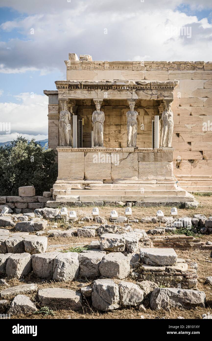 Il Portico delle Cariatidi e Erechtheion, Acropoli di Atene, Grecia Foto Stock