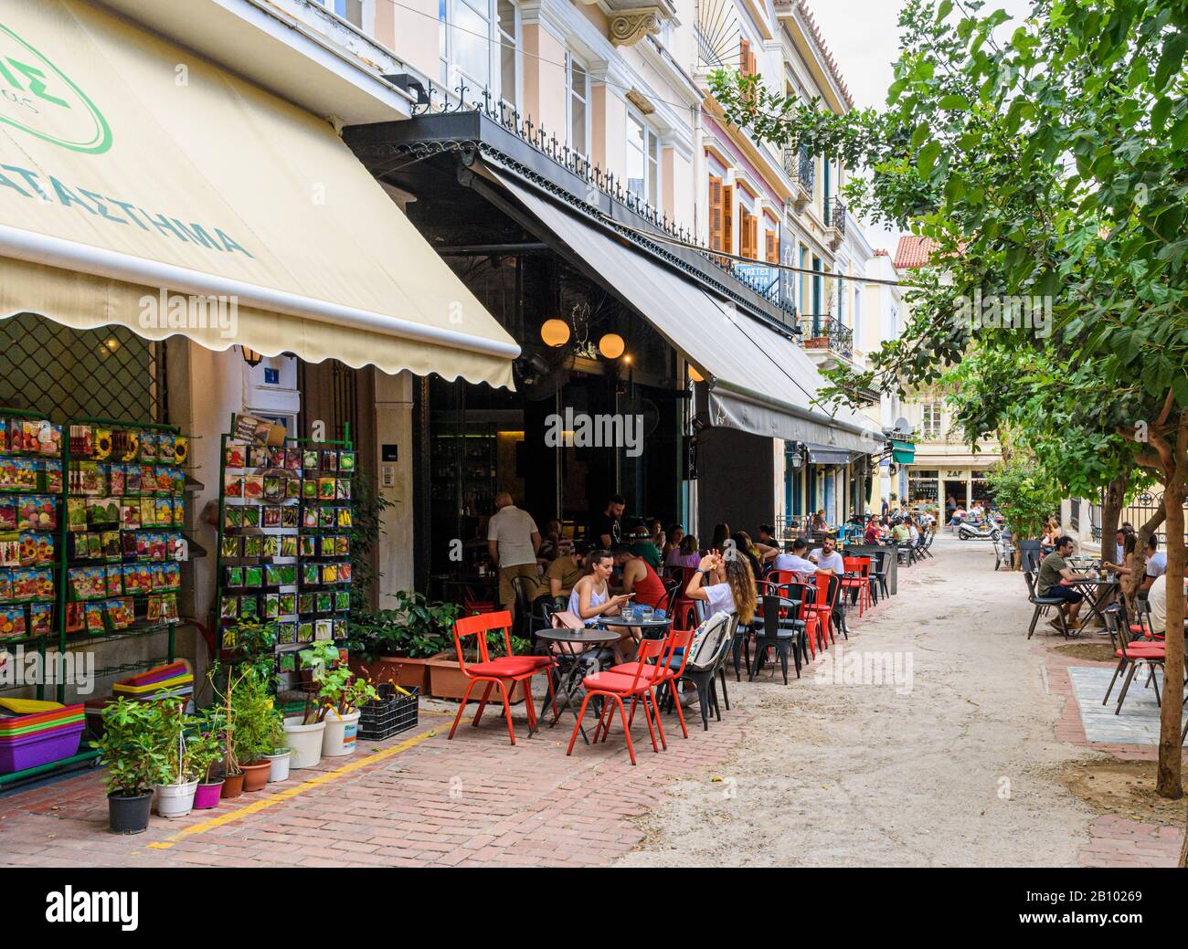 Cafe Fiancheggiato Da Piazza Agia Irini, Atene, Grecia Foto Stock
