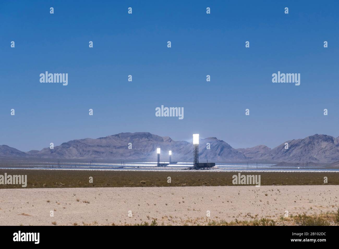 Centrale termica solare IVANPAH, Mojave Desert, Nippon, California, USA Foto Stock