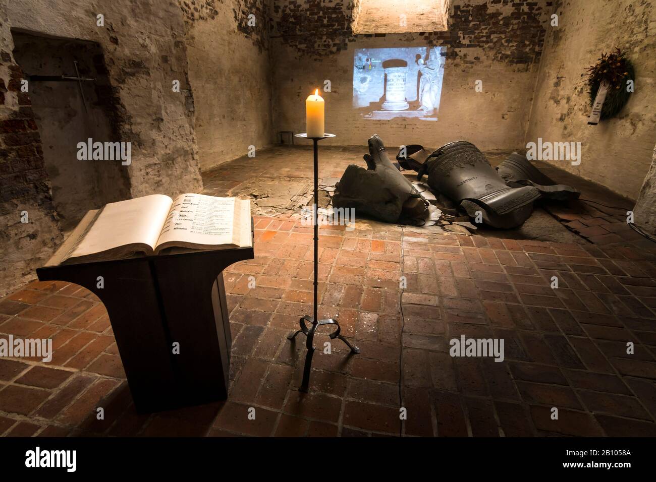 Campane distrutte nella seconda guerra mondiale, Marienkirche, Lübeck, Schleswig-Holstein Foto Stock