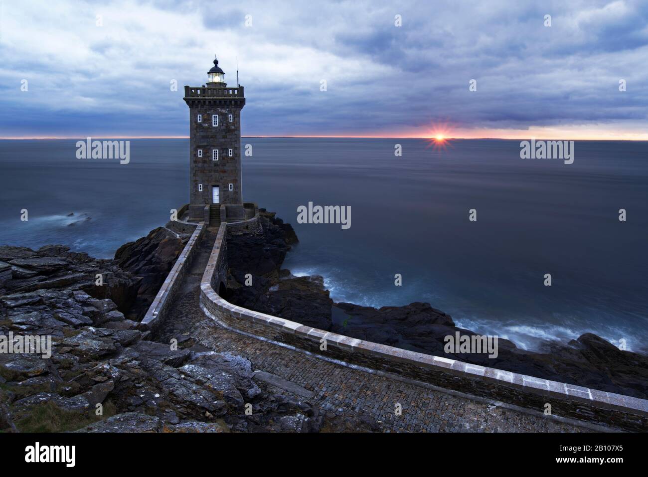 Phare de Kermorvan al tramonto, Pointe de Kermorvan, Le Conquet, Bretagna Francia Foto Stock