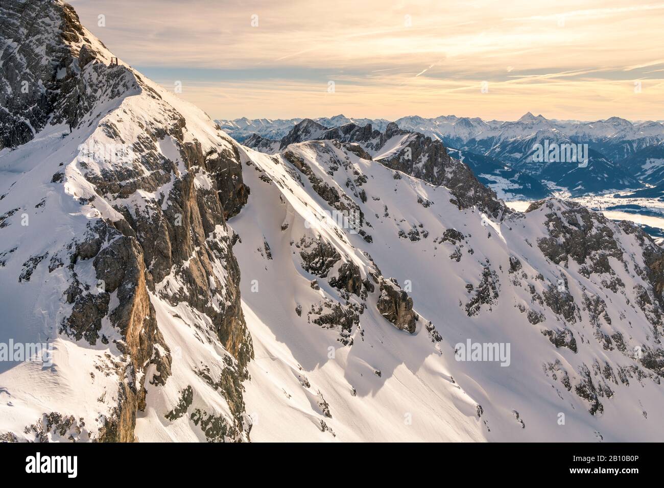 Ghiacciaio Dachstein, massiccio del Dachstein, vista dello Schladminger Tauern, al mattino, Austria Foto Stock