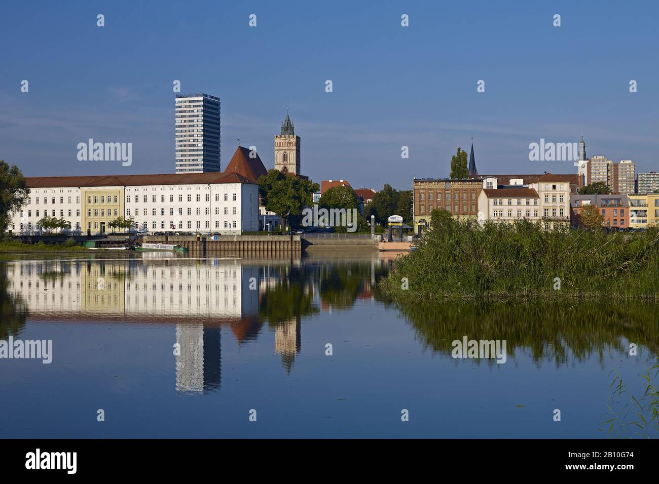 Vista sulla città di Oder con Oder Tower, St. Marienkirche, Francoforte (Oder), Brandeburgo, Germania Foto Stock