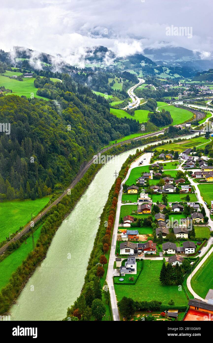 Vista aerea sulla tranquilla campagna austriaca Foto Stock