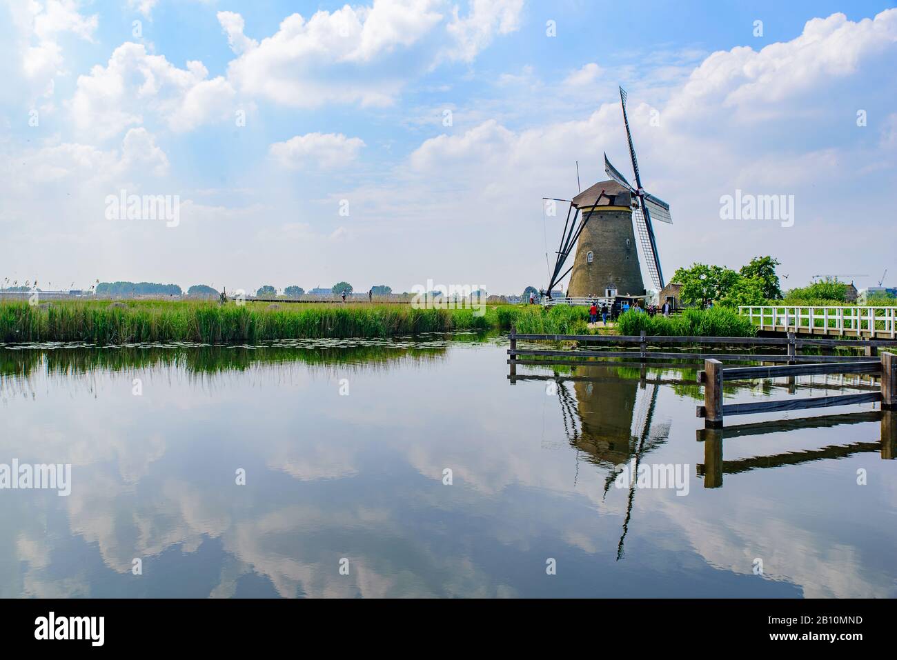 I mulini a vento di Kinderdijk, patrimonio dell'umanità dell'UNESCO a Rotterdam, Paesi Bassi Foto Stock