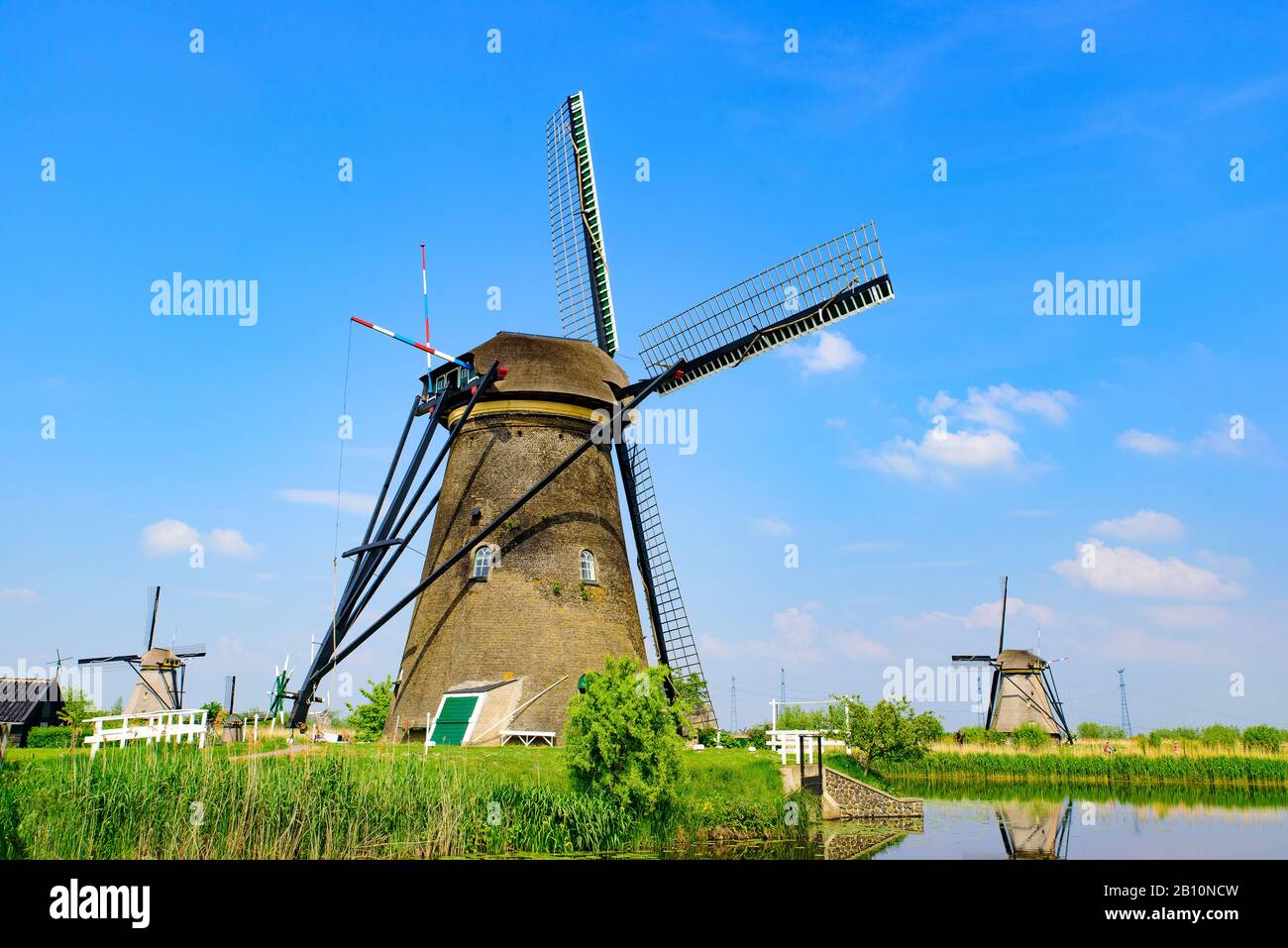 I mulini a vento di Kinderdijk, patrimonio dell'umanità dell'UNESCO a Rotterdam, Paesi Bassi Foto Stock