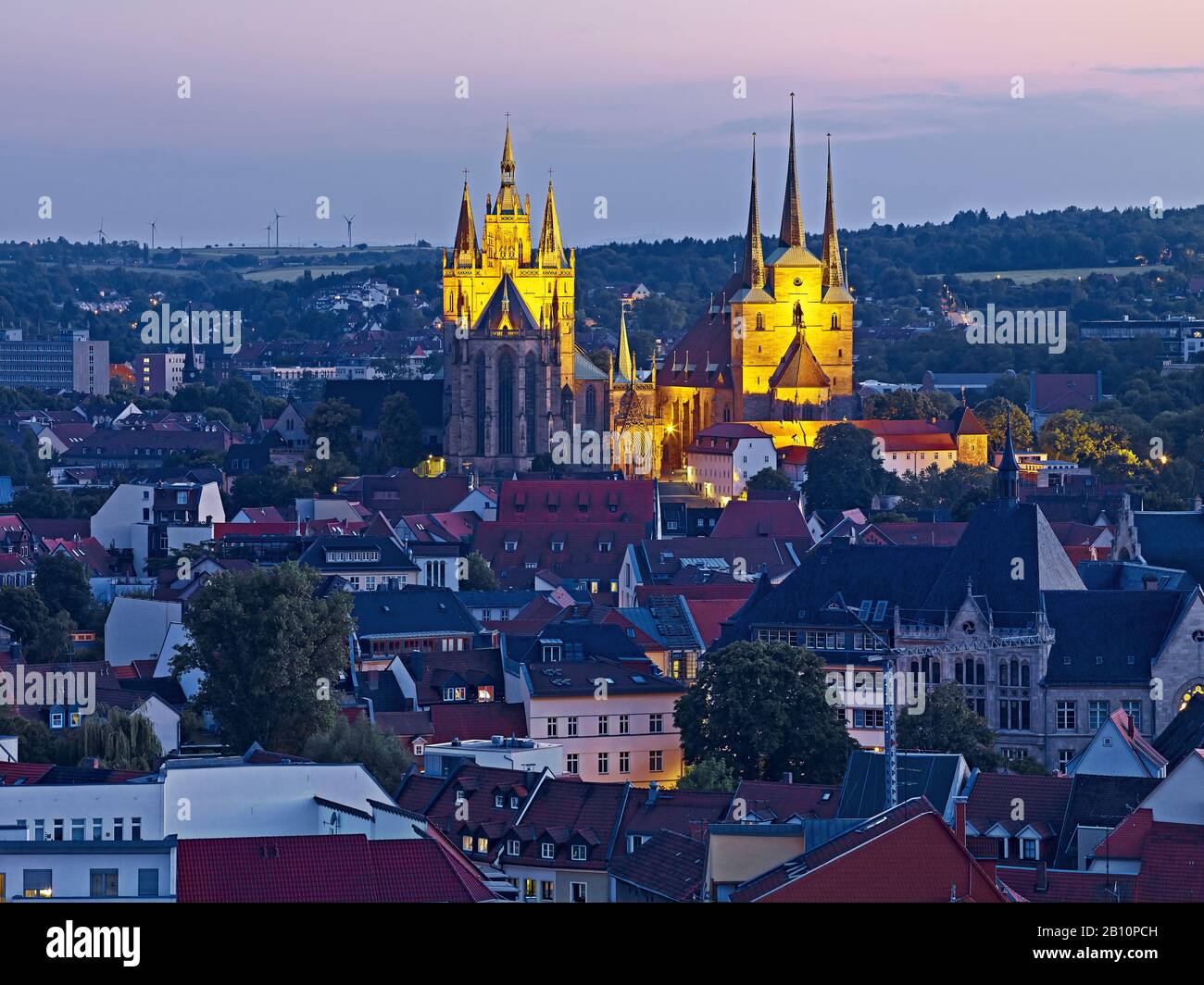 Vista sul centro della città con cattedrale e Severikirche da Erfurt, Turingia, Germania Foto Stock