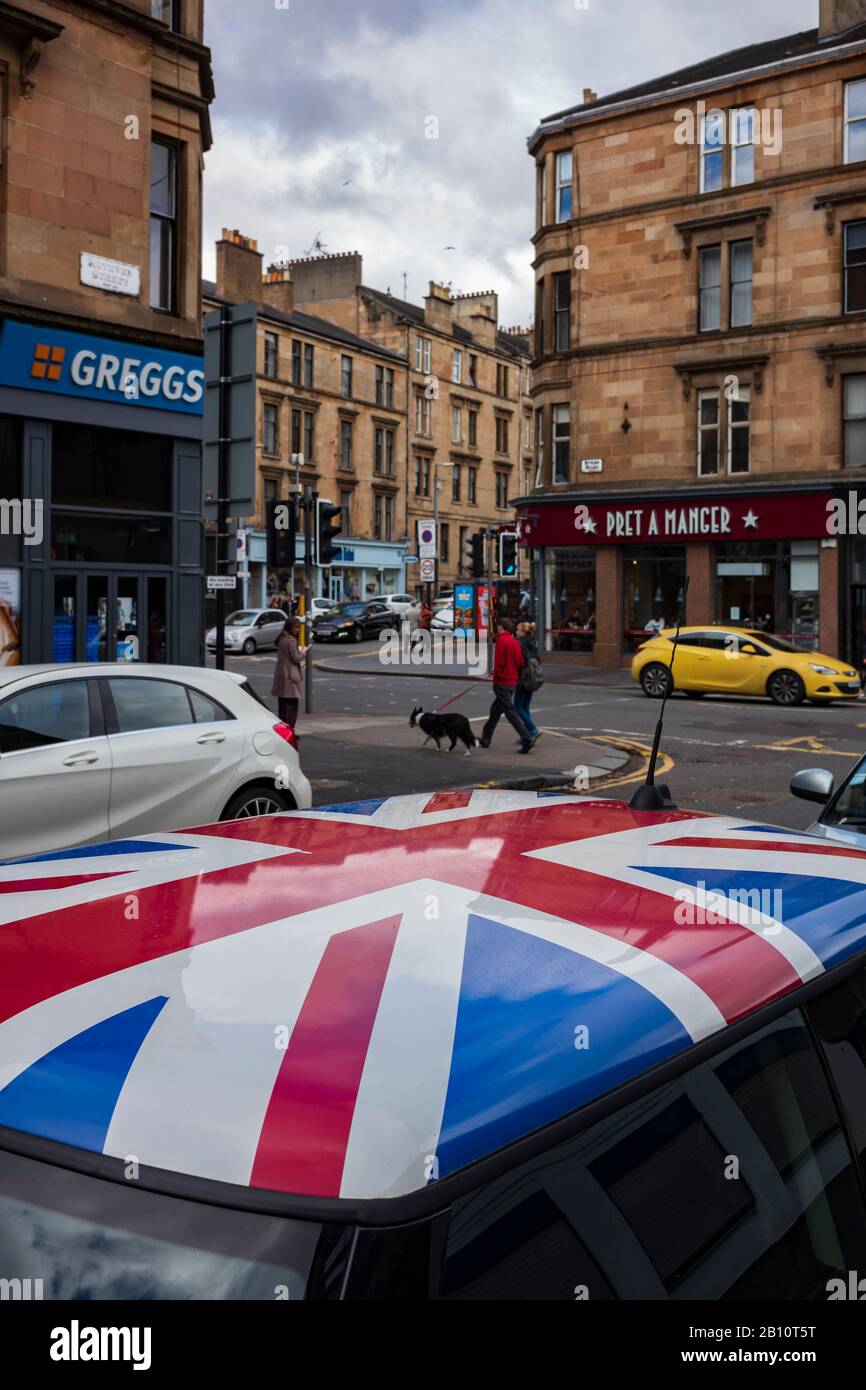 Glasgow, Scotland/UK - 30 giugno 2019: L'Union Jack, la bandiera nazionale del Regno Unito, dipinto sul tetto di un veicolo parcheggiato in Foto Stock