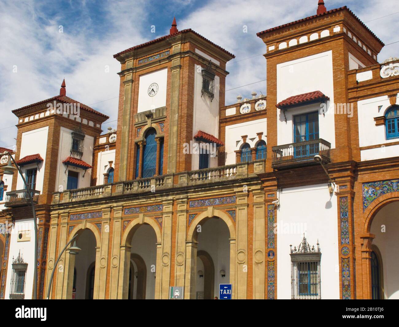 Storico edificio della stazione ferroviaria, Jerez de la Frontera, Andalusia. Spagna Foto Stock