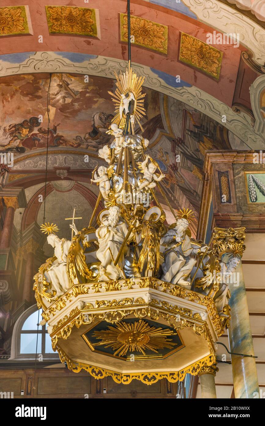 Baldacchino barocco in legno del 1717 sopra pulpito alla Chiesa della Festa della Croce in Jelenia Gora, Bassa Slesia, Polonia Foto Stock