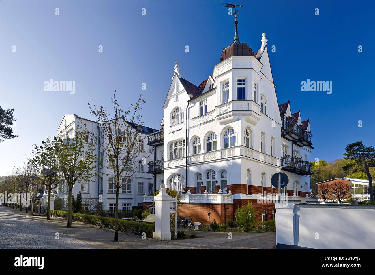 Architettura termale sul lungomare di Seebad Binz, Rügen, Meclemburgo-Pomerania occidentale, Germania Foto Stock