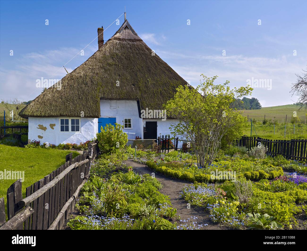 Casa della vedova parrocchiale a Groß Zicker, penisola di Mönchgut, Rügen, Mecklenburg-Pomerania occidentale, Germania Foto Stock