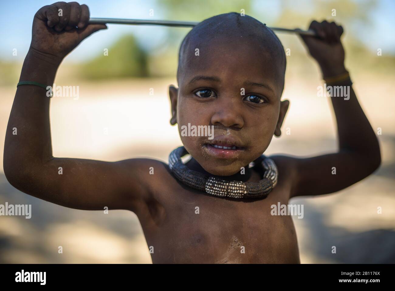 Ragazzo della tribù Himba, Kaokoland, Namibia, Africa Foto Stock