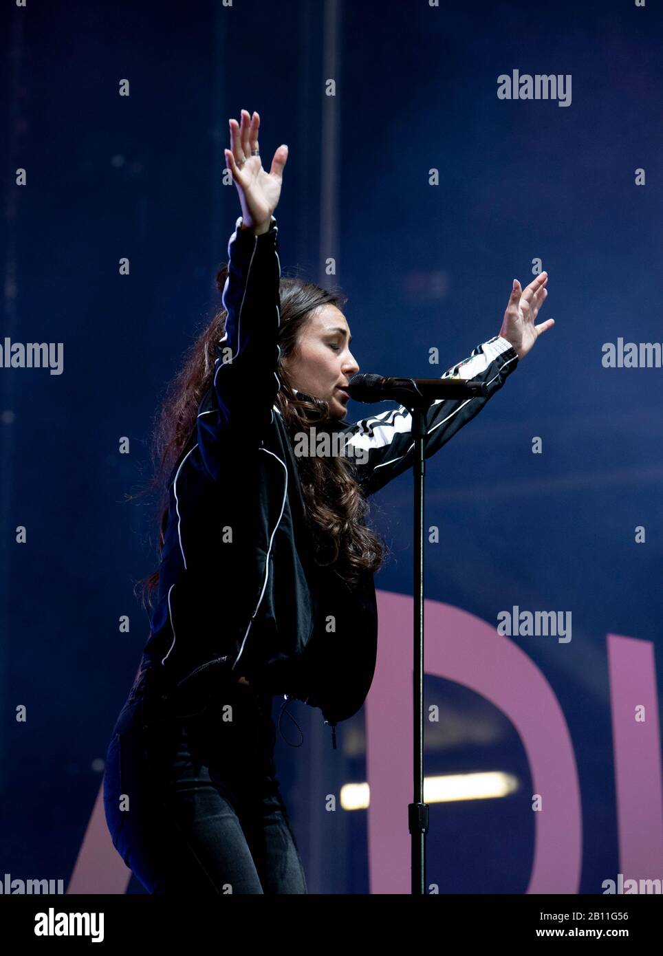 Amy Shark at Fire Fight Australia at the ANZ Stadium Sydney Australa 16 Feb 2020 Photo BY Rhiannon Hopley Foto Stock