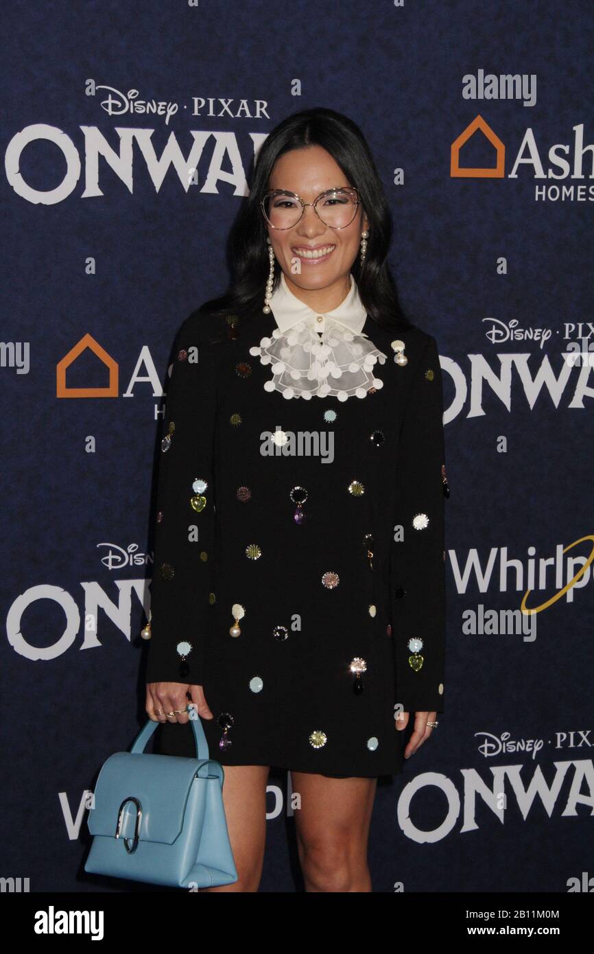 Ali Wong 18/02/2020 La Prima Mondiale Di 'Onward' Tenutasi Presso Il Teatro El Capitan Di Los Angeles, California Foto: Cronos/Hollywood News Foto Stock