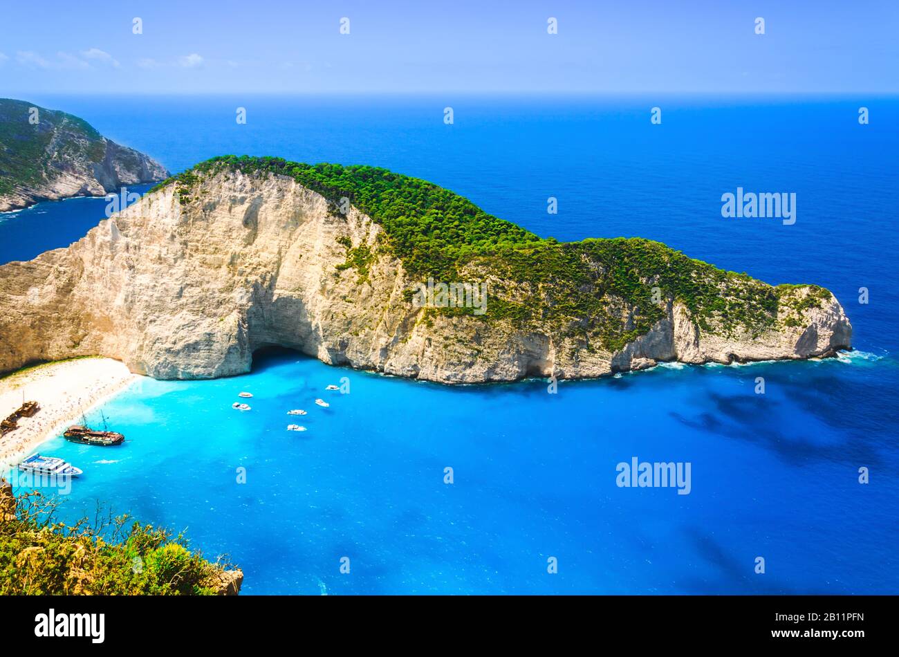 Spiaggia di Navagio, isola di Zante, greco. Luogo molto popolare per turisti e fotografi. Una delle spiagge più famose della parola. Foto Stock
