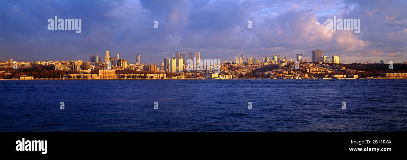 Palazzo Dolmabahce E Distretto Di Besiktas, Istanbul, Turchia Foto Stock