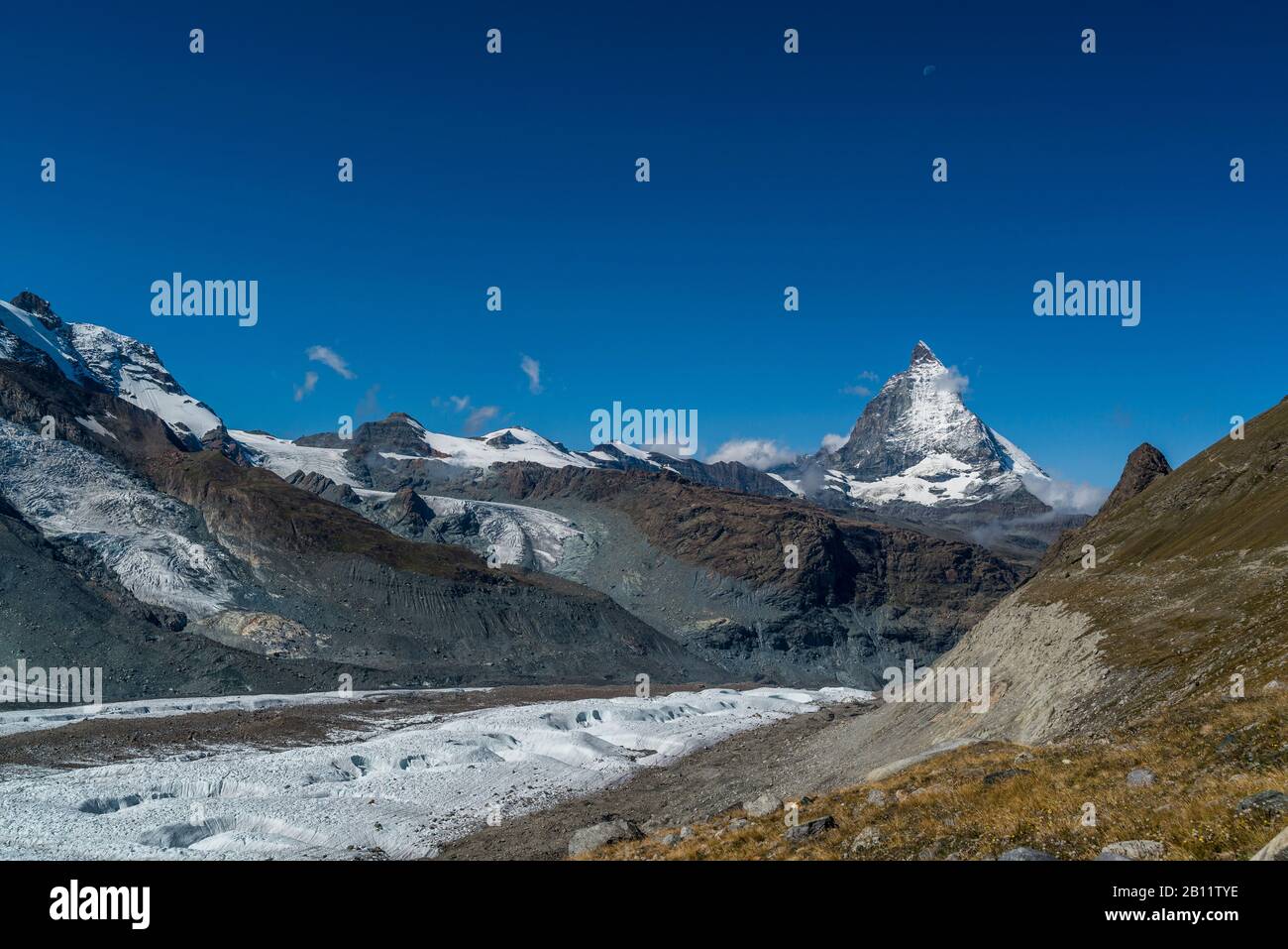 Vista sul massiccio del Monte Rosa, sul Cervino e sul Ghiacciaio Gorner nelle Alpi svizzere, Zermatt, Svizzera Foto Stock