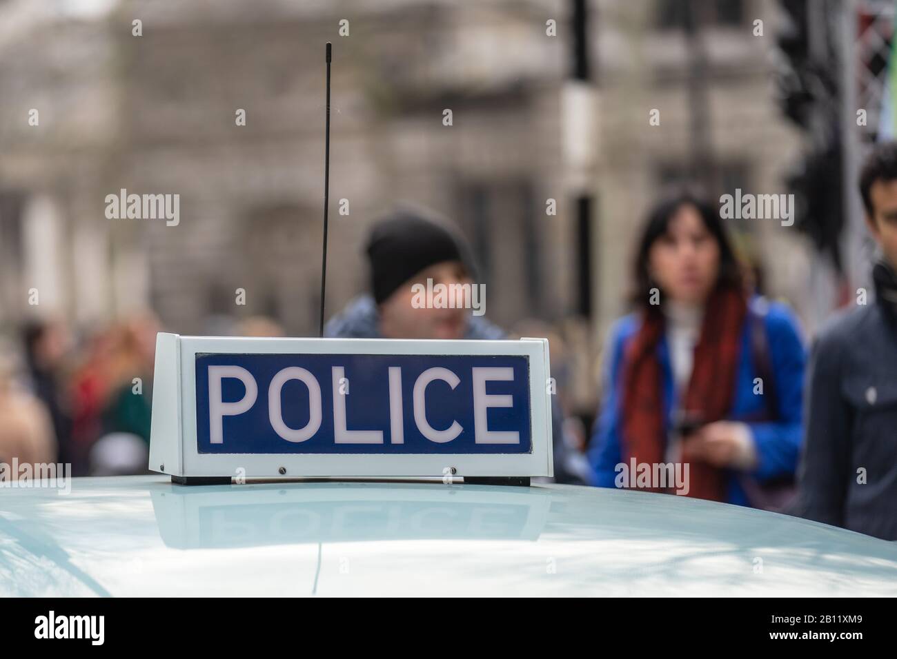 Polizia firma su un Austin Patrol car.Vintage polizia auto top lights.AUSTIN1300 polizia Panda auto Foto Stock