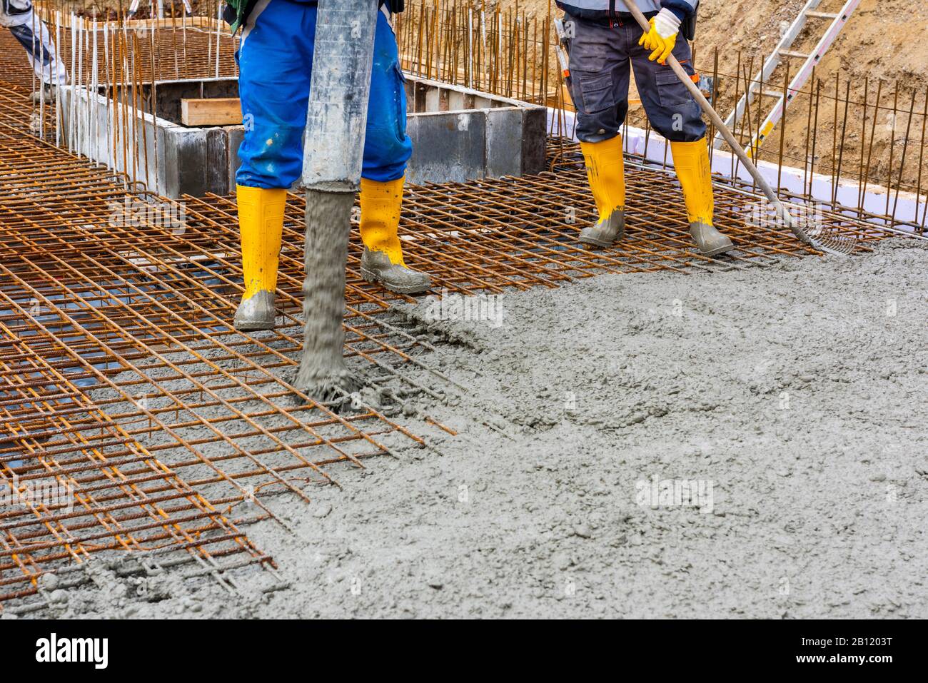 costruzione di pavimento in cemento di nuova casa costruita Foto Stock