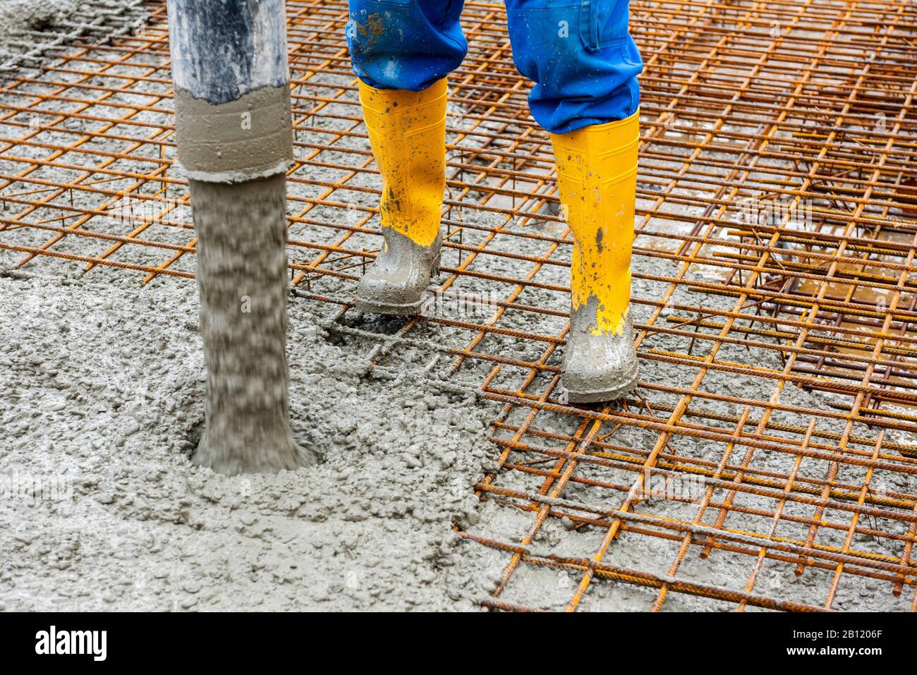 costruzione di pavimento in cemento di nuova casa costruita Foto Stock