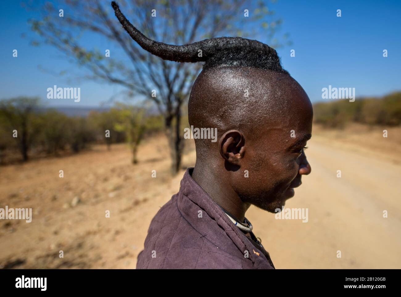 Himba uomo della provincia di Cunene, Angola, Africa Foto Stock