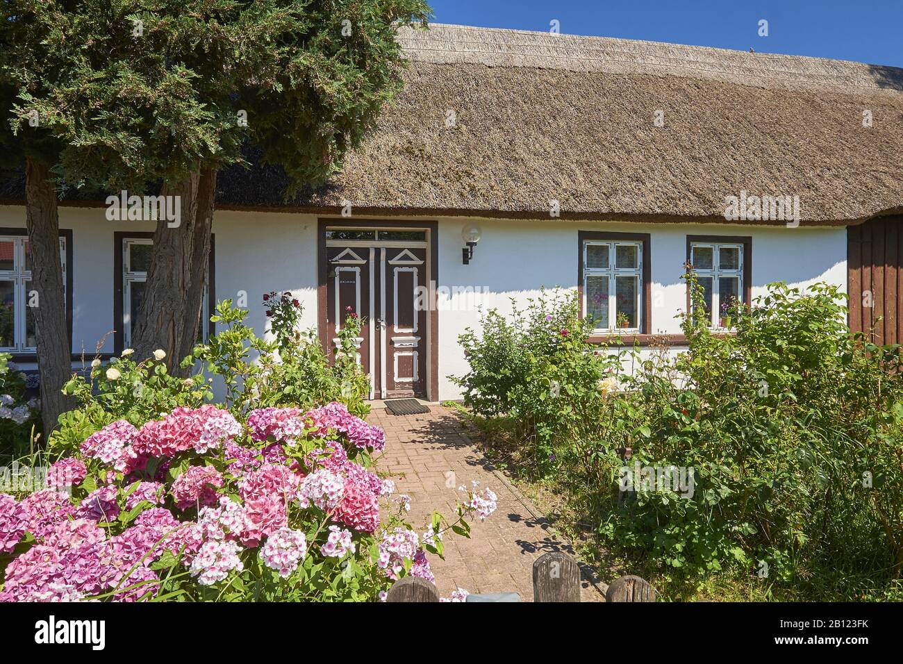 Cottage Con Tetto Di Paglia A Warthe, Lieper Winkel, Usedom Island, Mecklenburg Western Pomerania, Germania Foto Stock